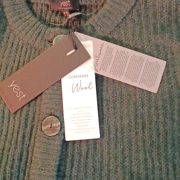 NEW WITH TAGS! Yest 8 Dark Forest Green Button Up Sweater (4453) - Picture 7 of 8